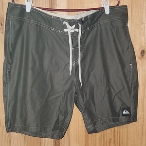 Quicksilver Men's Gray Boardshorts Size 36